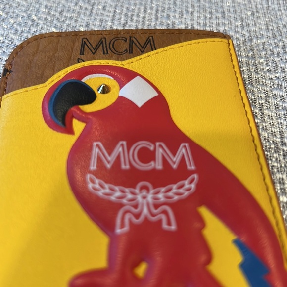 🦜MCM🦜Park N/S Zoo Parrot Card Case in Visetos Leather Mix - Picture 9 of 13